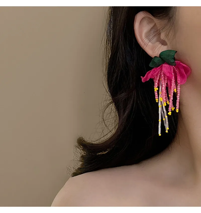 Pendientes de clip florales bohemios con lazo de perlas y borlas_voghion.com