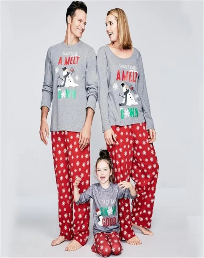 Piajamas di Natale in famiglia Spot Snowman Printing Father Figlio Figlia pigiano per Natale Set per bambini per bambini Sleep abbigliamento Famiglia LO4917553