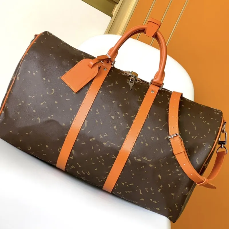 10a KeepAll 50 Bolsa de grife de alta qualidade O bolsa de bolsa de mochila de bolsas de viagem ao ar livre listras de couro genuíno listras letra letra de designer solteira de designer de bagagem