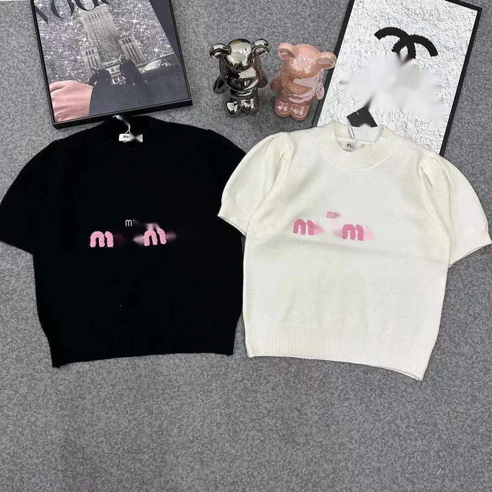 Miui T-shirt Designer Luxury Fashion Letter Printed Womens T-Shirt Early Spring New Flocking Short Slve Round Neck Short Sweater Trendy