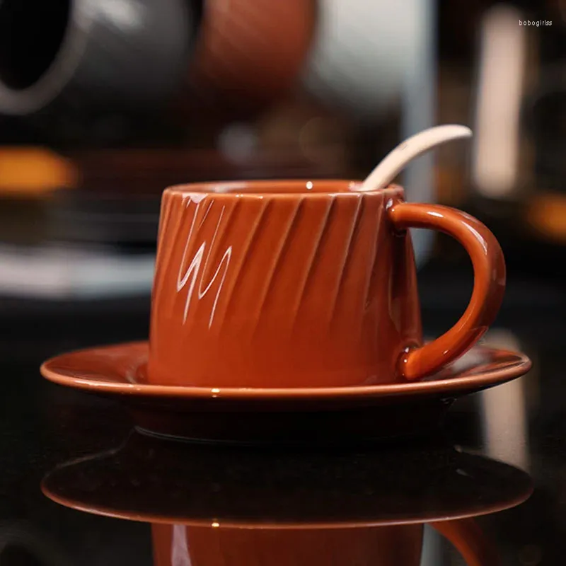 Cups Saucers Vintage European Tea Cup Set Porselein Creatieve keramische koffiemok Office Persoonlijkheid van keukenbenodigdheden