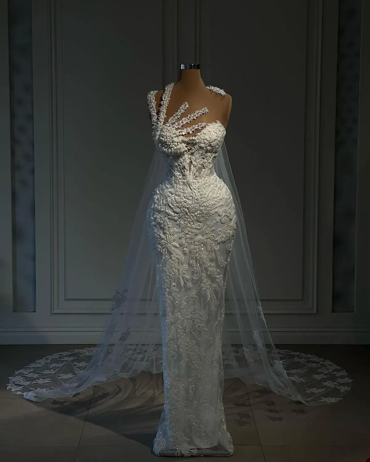 2024 Nuovi abiti da sposa a sirena Sexy a una spalla Appliques Abiti da sposa in pizzo