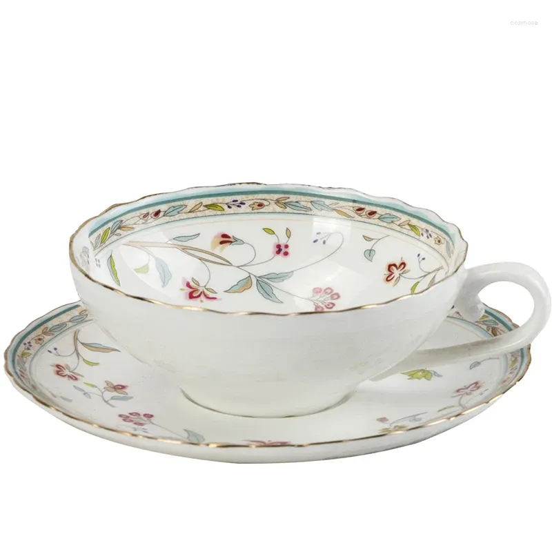 Coppe Saucers British pomeriggio set da tè da tè osso cinese tazza di tazza da piattino europeo squisito tazza di latte in ceramica