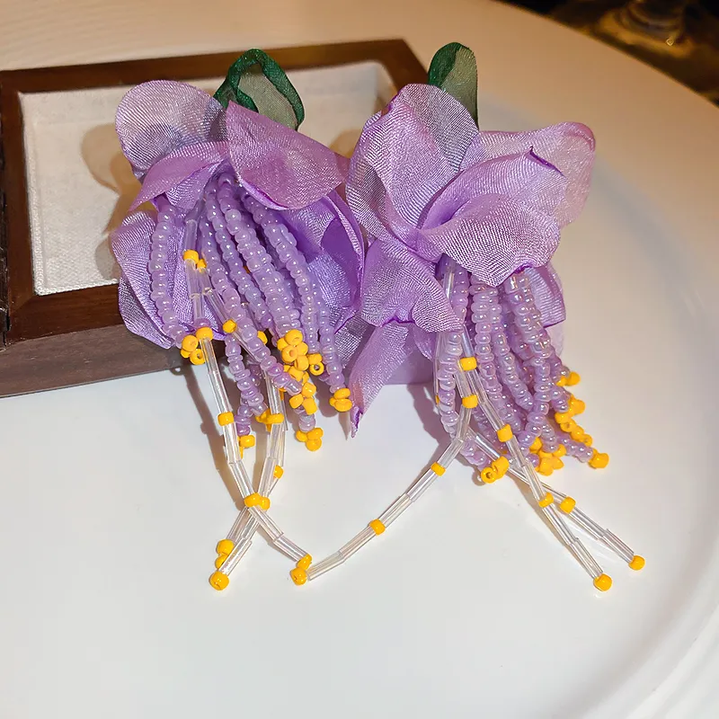 Pendientes de clip florales bohemios con lazo de perlas y borlas_voghion.com