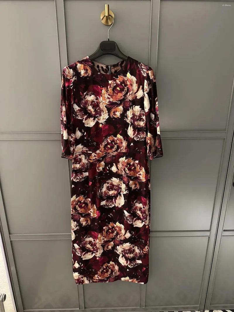 Abiti casual 2024 Dipinto di olio rosso primavera/estate Stampa Leopard di seta foderato a collo rotondo Abito a mezza manica Abito da donna a forma di H Gonza midi