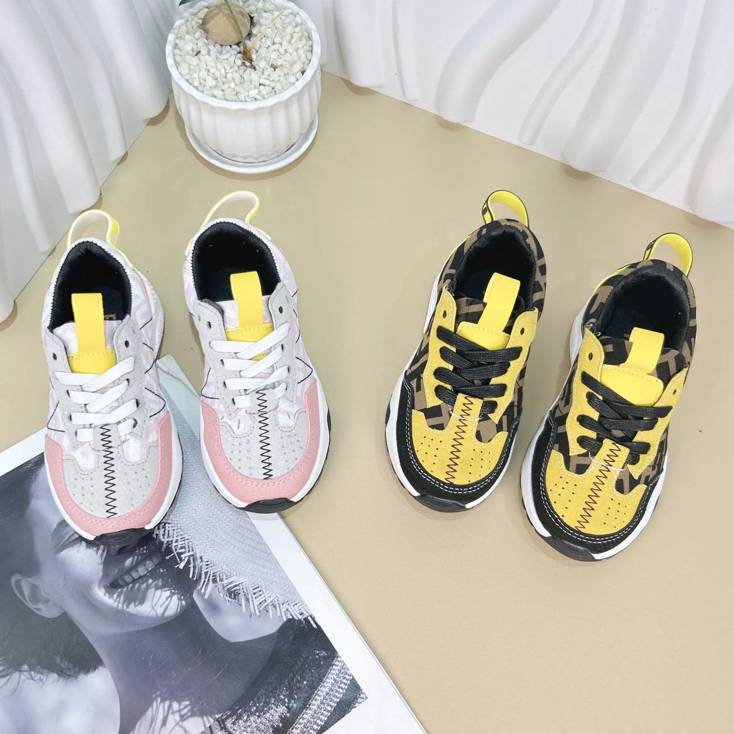 Scarpe da corsa per bambini con sneaker in pelle scamosciata per neonati rosa giallo giovani sale marino da esterno sneaker