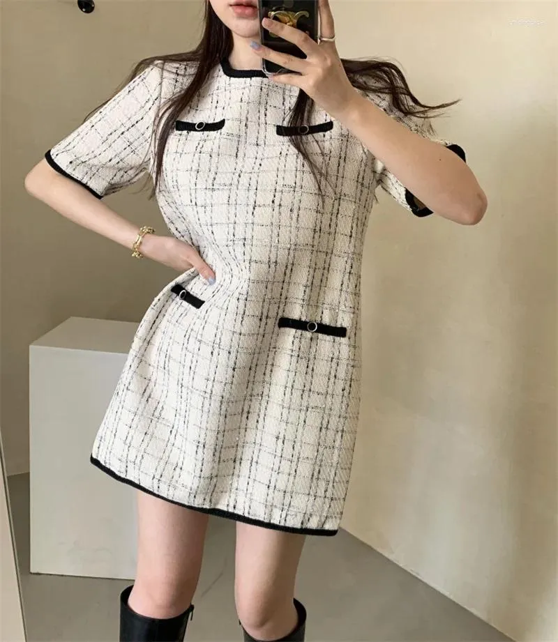 Partykleider koreanische Plaid Tweed Dress Office Lady Vintage Round Hals Lose lässige Mini Frauen elegante Knöpfe hohe Taille P224