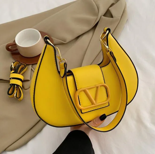 Kadınlar Çapraz Bag Under Emfil Bag Lüks Tasarımcı Omuz Çantaları V Mektup Çantalar Cüzdan Vintage Bayanlar Düz Renkli Deri Çanta Tasarımcı Çantalar Alışveriş V04