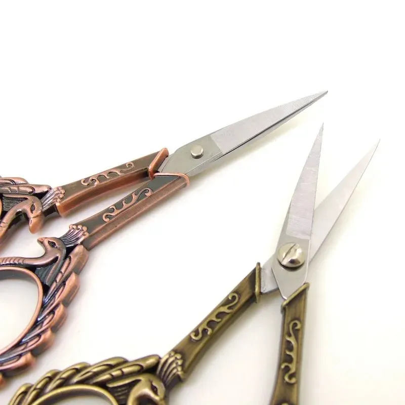 2024 Nail Art Chameleon Vintage Scissors Ciseaux rétro broderies Tissu de croix de couture de couture outil de manucure - pour les ciseaux d'art nail