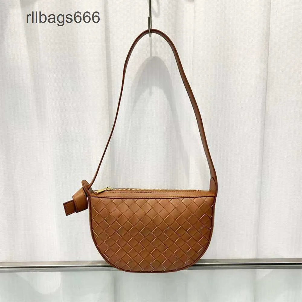 Lederbeutel Mini neuer Designer Unterarm Autumn -Tasche Schulter 2024 Frauen lässig Webbein Winter Sonnenaufgang Handtasche Beliebtes vielseitiges VBOTTEG Single 4WQ9