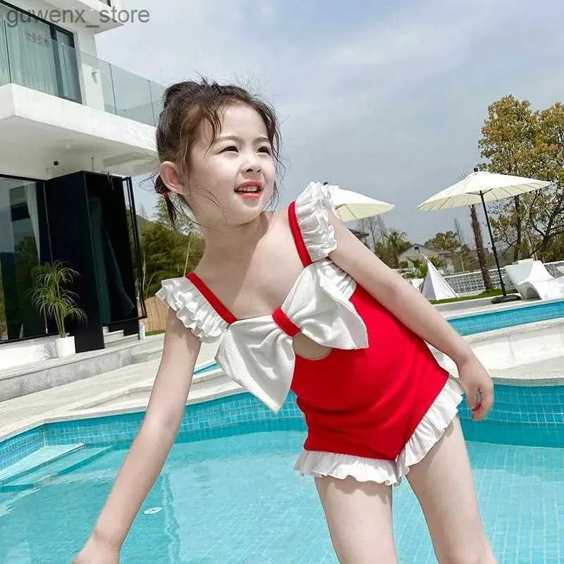 One-pièces 2022 Nouvelle arrivée Summer Girl Princesse Sweet Polyester One Piece Swimsuit Sans manches Ruffles Backless Swimswear Bathing Fssue 1-9y Y240412