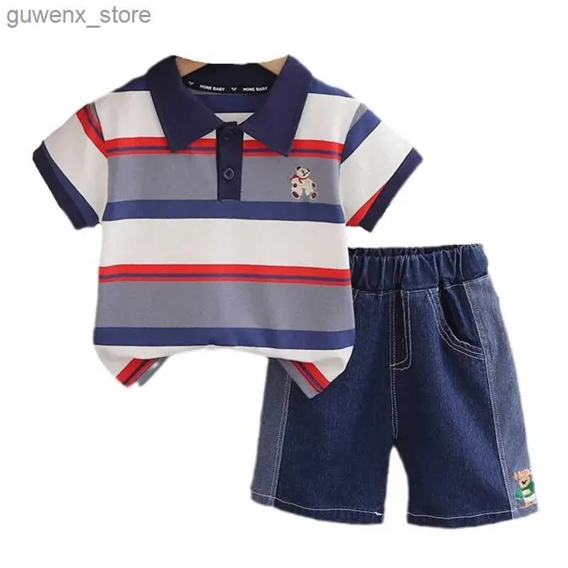 Kläder sätter nya sommar babykläder passar barn pojkar mode randiga t-shirt shorts 2st/set småbarn casual sports kostym barn träning Y240415