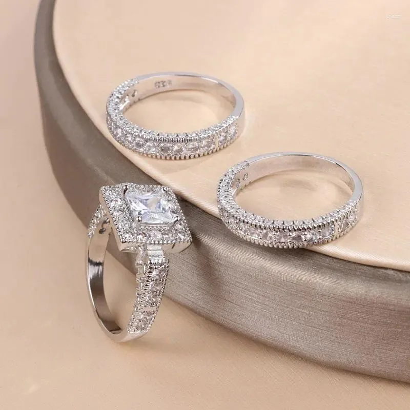 クラスターリング女性のためのレアル18kゴールドダイヤモンドリング3pcs gemstone anillos de weddingdiamanteエンゲージメントジュエリーファインボックス