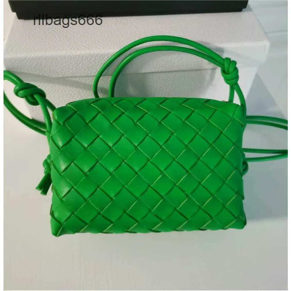 Loop Shoulder Bag Candy Camera One Cassette Cross Mini Lady Diagonal Purse Designer Small 2024 Color Bags Botteega Bvbag Leather Loop Woven Square 9czt