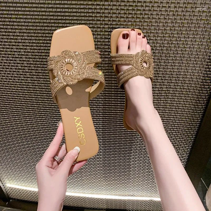 Slippers 2024 Women Luxuryryhinestone Flor Moda ao ar livre sandálias planas planas femininas de dedo do dedo do pé feminino lampes de férias de praia