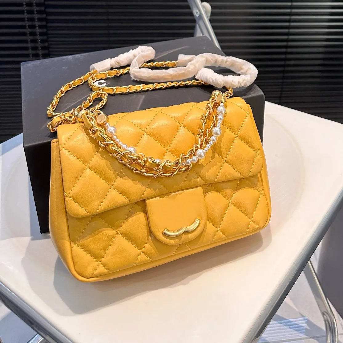 Holdre Pearl Bolsa de luxo Designer feminino Mini bolsa de ombro Diamante Hardware de ouro de ouro macio Matelasse Cadeir