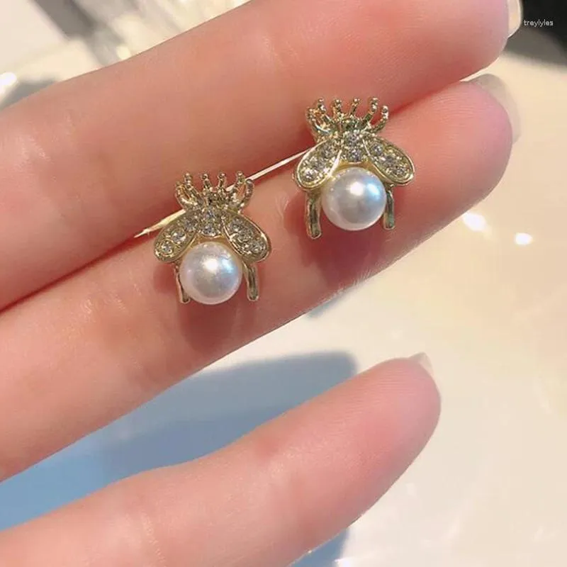 Kolczyki stadnorskie 2024 Proste i luksusowy projekt mody Pearl Woman Sense Pszczoła owad Koreańska biżuteria seksowna