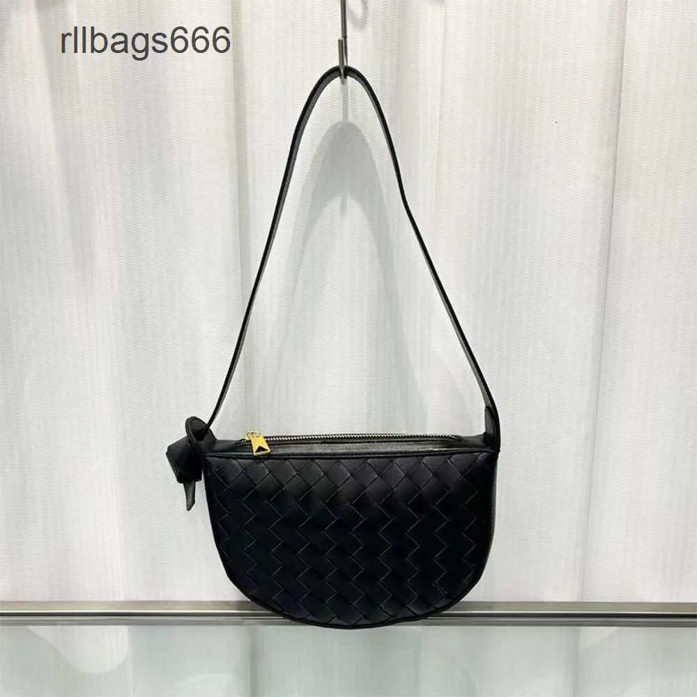 Sac Mini Vbottega Winter Bourse Purse Sac à main polyvalent 2024 Singles d'automne décontractés Sacs nouveaux sous-armoirs en cuir Femmes Populaire Designer Weaving Sunrise Kbuz