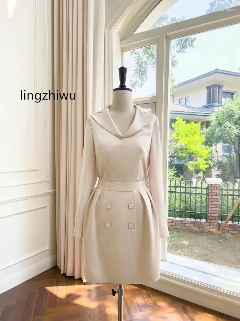 Abiti da lavoro Lingzhiwu Scapace Designer Autumn Female donne Elegante abito da streetwear Top Twinset Arrivo