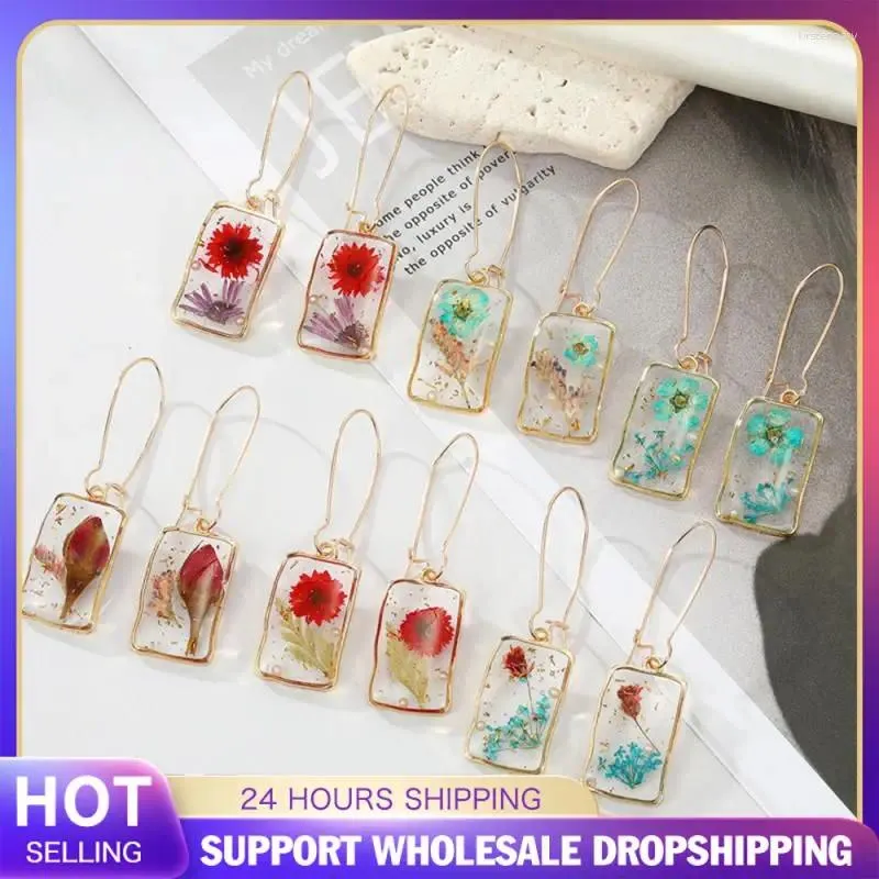 Boucles d'oreilles en peluche à fleurs séchées Personnalités uniques pour les femmes Red Creative Resin Epoxy Jewelry Accessoires en gros