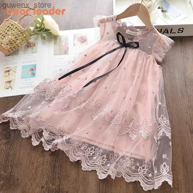 Girl's jurken beren leider meisjesjurk 2023 Nieuwe zomer mesh meisjes kleding roze applique prinses jurk kinderen zomerkleding babymeisjes jurk y240415y240417xeqy