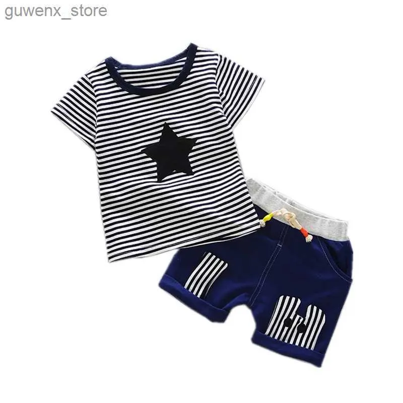 Kledingsets Nieuwe zomer Kinderkleding Pak Baby Boys Fashion Striped T-Shirt Shorts 2pcs/Set Toddler Casual Sports Costume Kids Tracksuits Y240415Y240417NV8I