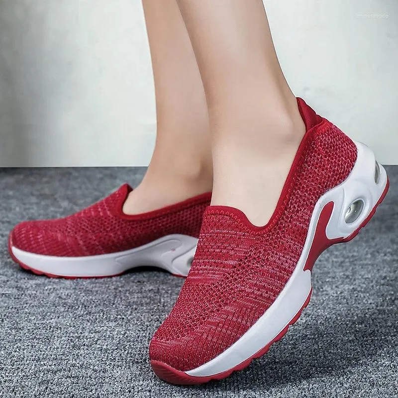 Sapatos casuais mulheres tênis de esportes de amortecimento da primavera no verão para vinhos femininos Red confortável mocassim feminino Flatsdi43