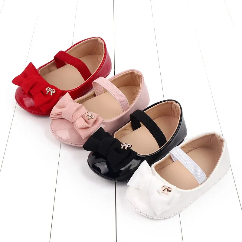 Baby Girl Shoes mignon Bowknot Toecovered Soft Pu Mary Jane Antislip Seme Sandale printemps d'été pour 0612M 240402