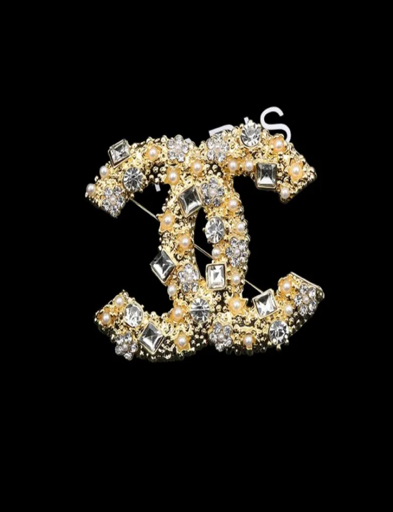 Простые двойные буквы женские роскошные дизайнерские броши дизайн логотип Crystal Pearl Brooch Pin Pin Свадебные ювелирные изделия Accesstori6827295
