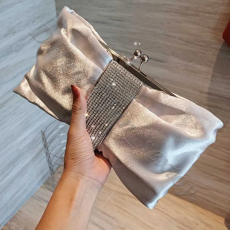 أكياس 2024 Wallteshiny مطوية أوزة البيض عشاء Handheld Fashion متعدد الاستخدامات سلسلة Womens Farmling Gold Bag Luxury Perfects Handbags Handser