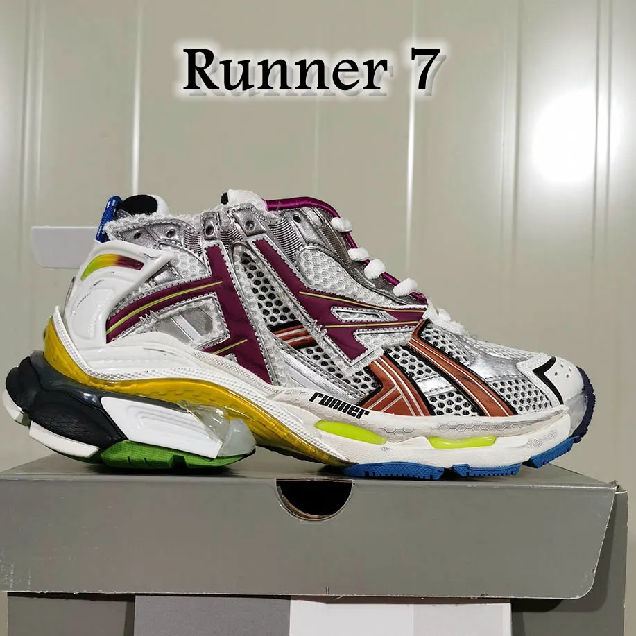 Multicolor Designer Track Runners 7.0 For Men And Women Ankle Trainers In Black, White, Blue