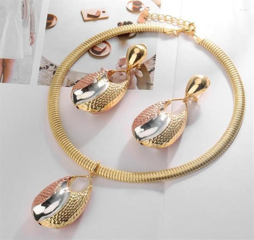 Collier de boucles d'oreilles Dubaï Collection plaque d'or et bijoux Nigeria mariage africain bijoux set italien women039s SETEAR5468720