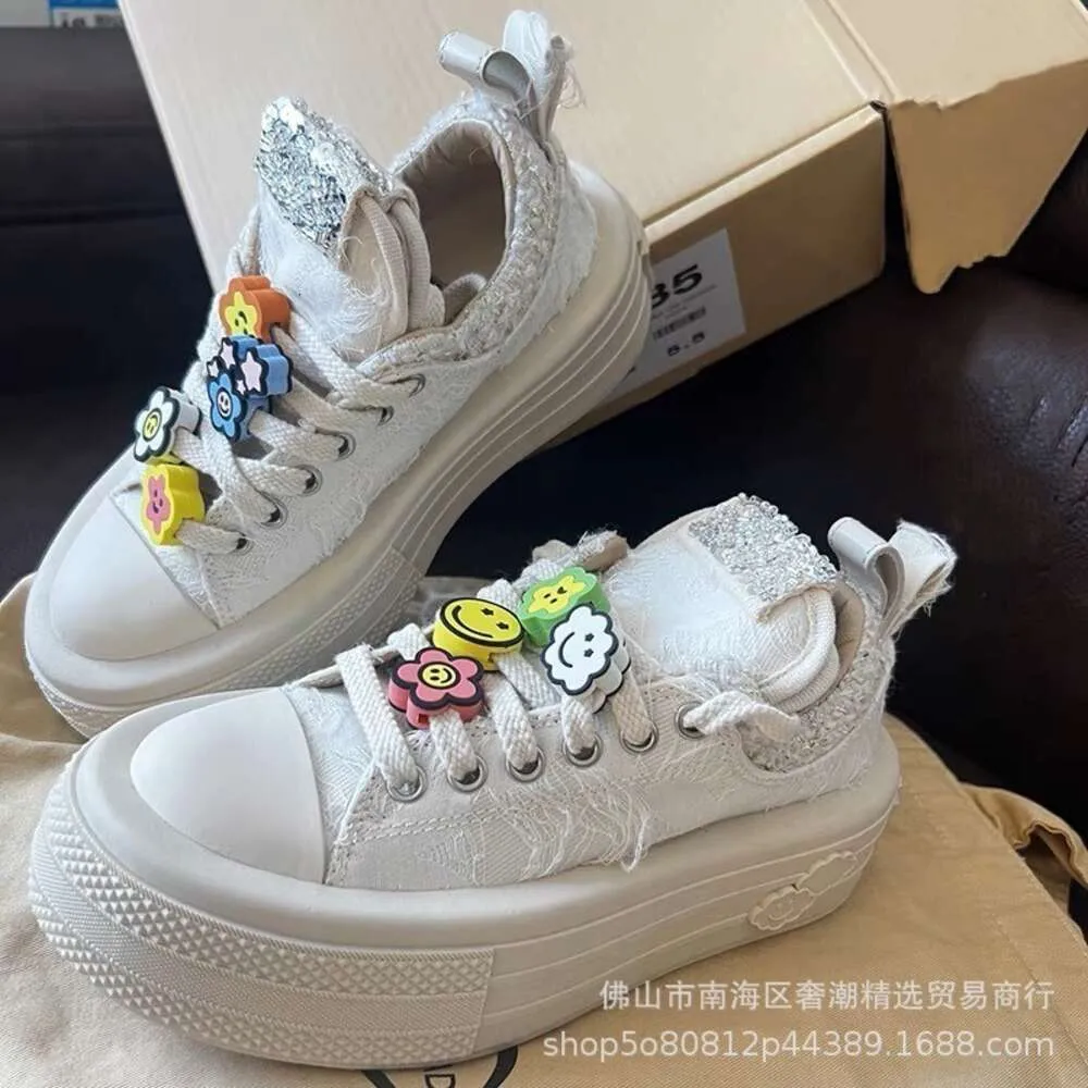 靴Zhao Lusiの2023年の同じスポーツとレジャー、飾り付けの飾りが描かれた新しいニッチの太った靴