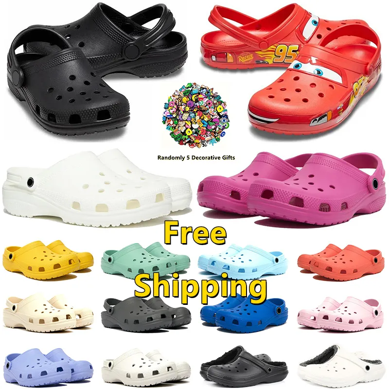 Gratis verzending ontwerper kinderen sandalen kinderen heren dames slippers gesp geworden charmes platform kinderen sandaal stompe teen klassieke croccs peuter pantoufle schuifregelaars