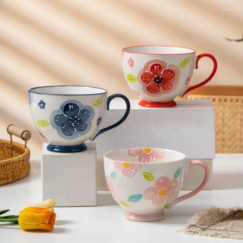 Tasses à grande valeur de fleurs peintes en céramique vitrée en céramique tasse de café grand petit-petit-petit-déjeuner à thé de thé de lait de lait avec manche cadeau usage