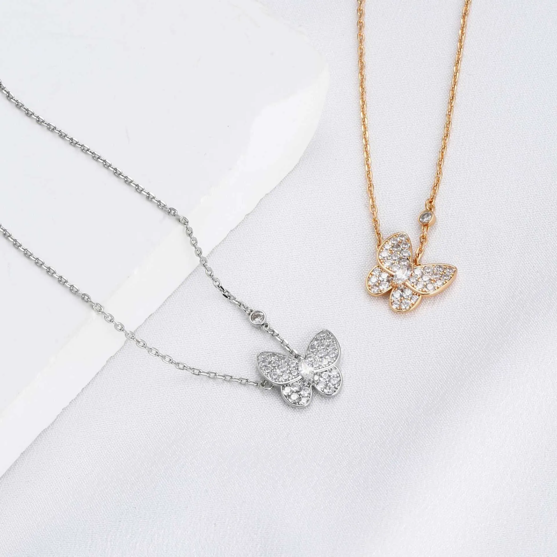 Designer Van Butterfly Collana Diamond Full Diamond Edizione versatile di moda con incorporamento della catena di colletti d'amore di alta qualità