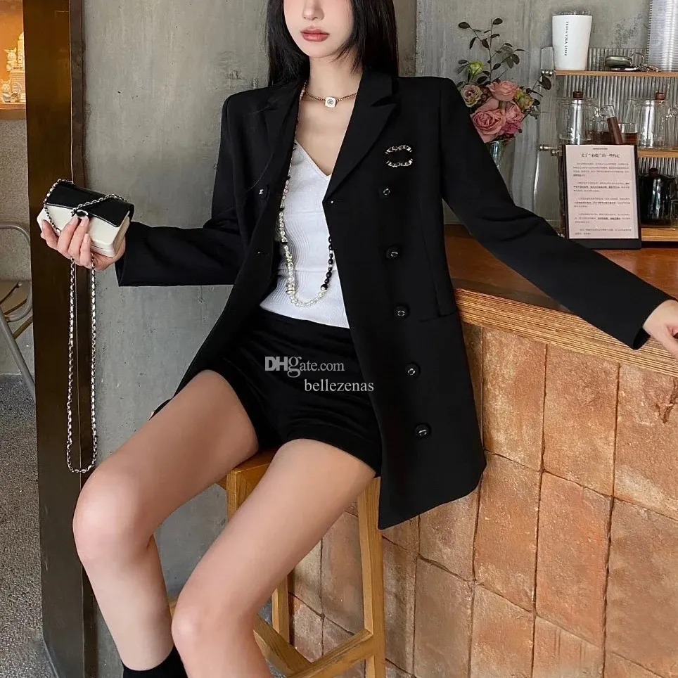 B072 Femmes pour femmes Designer Blazers Tide Marque de haute qualité Retro Fashion Black Series Suit Jacket imprimé Single Button Slim Plus Taille Vêtements pour femmes