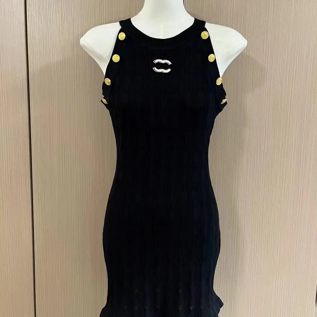 Summer new designer halter design sense metal buckle decorative knitted sundress slimming hip wrap slip dress Alphabet embroidery luxury top