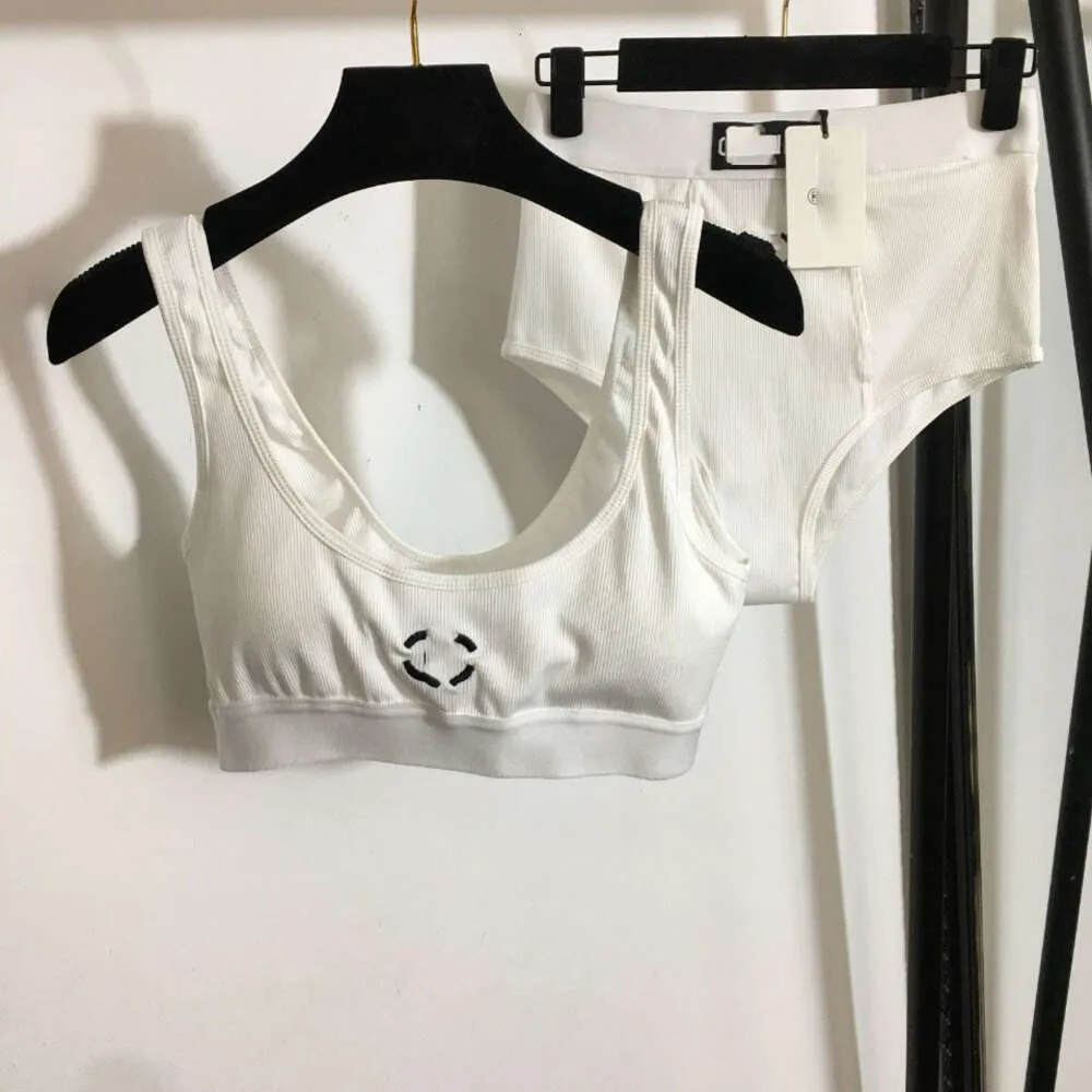 Zomersplit Swimsuit Bikini geborduurd bh -vest (met borstkussens)+Triangle Underwear