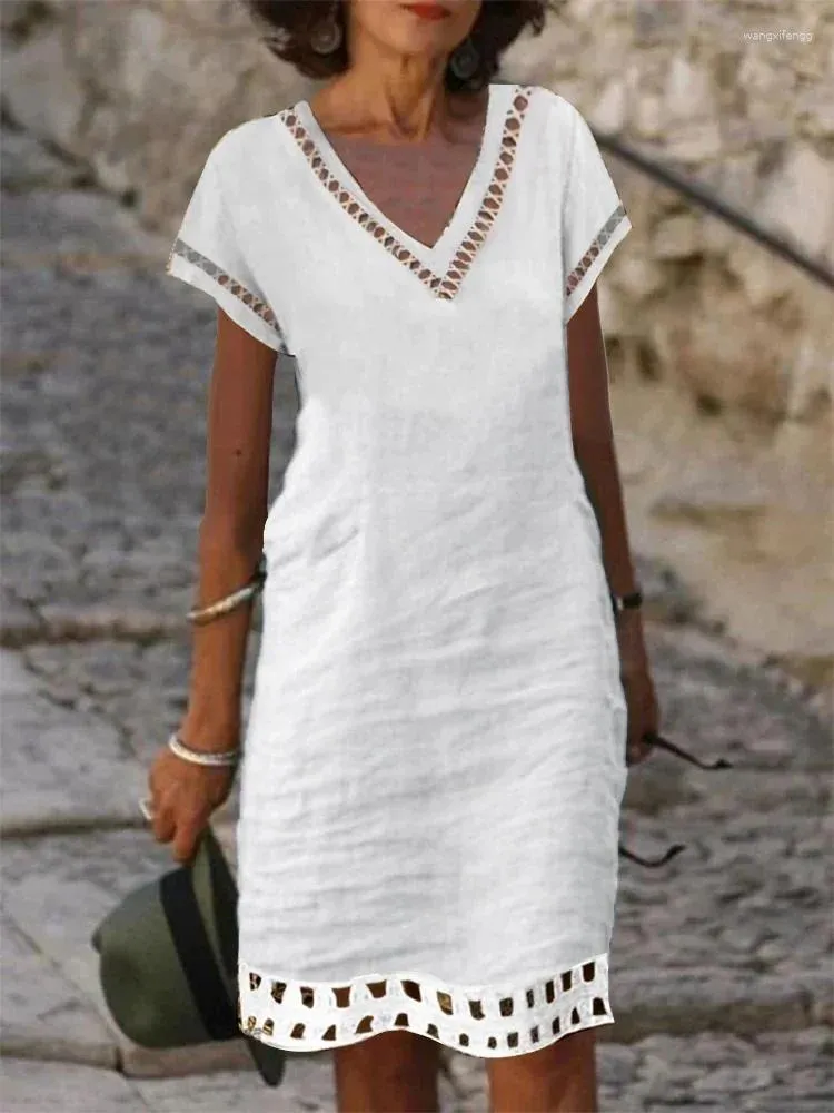 Festklänningar 2024 Spring Cotton Linen Women Lace Dress White V-ringen Elegant kvinnlig sommarmode Casual Loose Beach Clothes Ladies