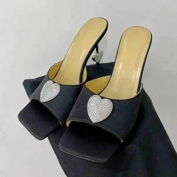 Pantofole Clear Pvc Women Plash Pannella di festa aperta Strani sandali del tallone 2024 Arrivo Crystal Heart Decor Shoe Banquet Shoe