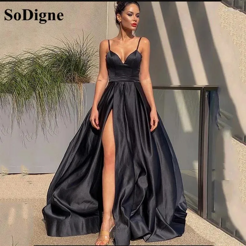 Vestidos de fiesta Sodigne Negro Satin Vestido de noche simple Strap de espagueti Sexy Women Side Gown Formal Prom Vate