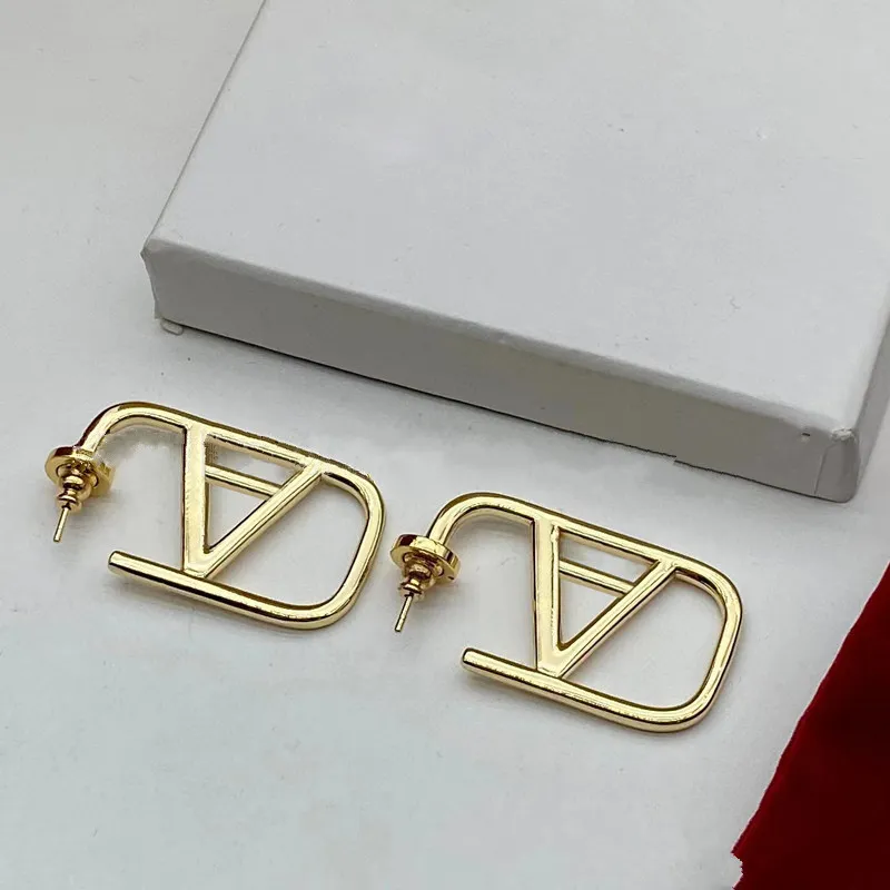 الكلاسيكية Just Letter v Woman Gold Earrings Version Black Condring Titanium Steel Designer for Women Stud Silver Consring Undive Jewelery Wholesale Not Fade