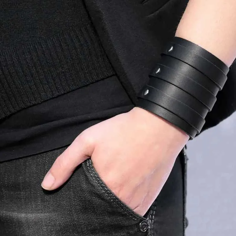 Andere Armbänder 1pc Herren Mode vielseitiges Armband Vintage Wide Gurt Punk Style Mehrschichtige Leder Armband Einfach Accessoires Juwelyl240415