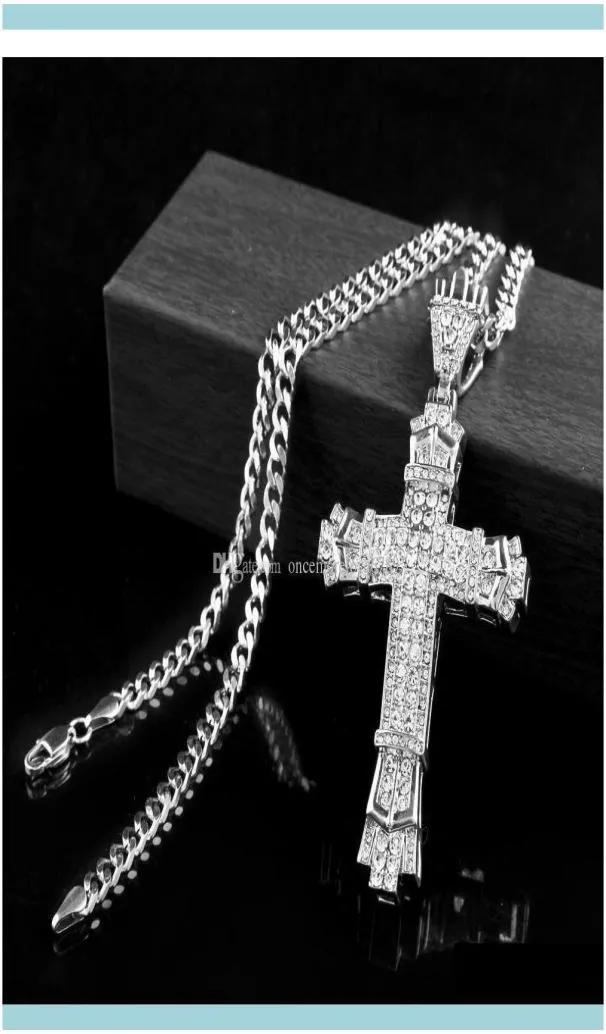 Colliers Pendants JewelrySier Hip Hop Charm Full Ice Out CZ Simulad Diamonds Catholic Crucifix Pendant Christian Pendant Collier avec LO9184140