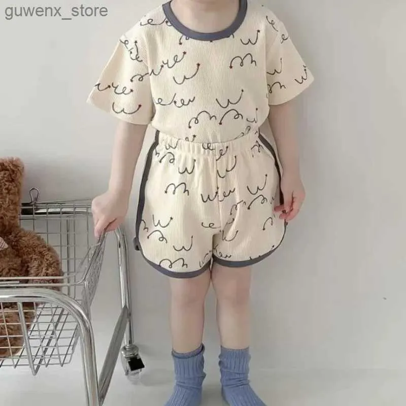 Zestawy odzieżowe 2024 Baby Girls Boys T Shirty + Krótki zestaw piżamy garnitur Dzieci Drukowane ubrania klimatyzacyjne dla dzieci pasowanie do odzieży domowej Y240415