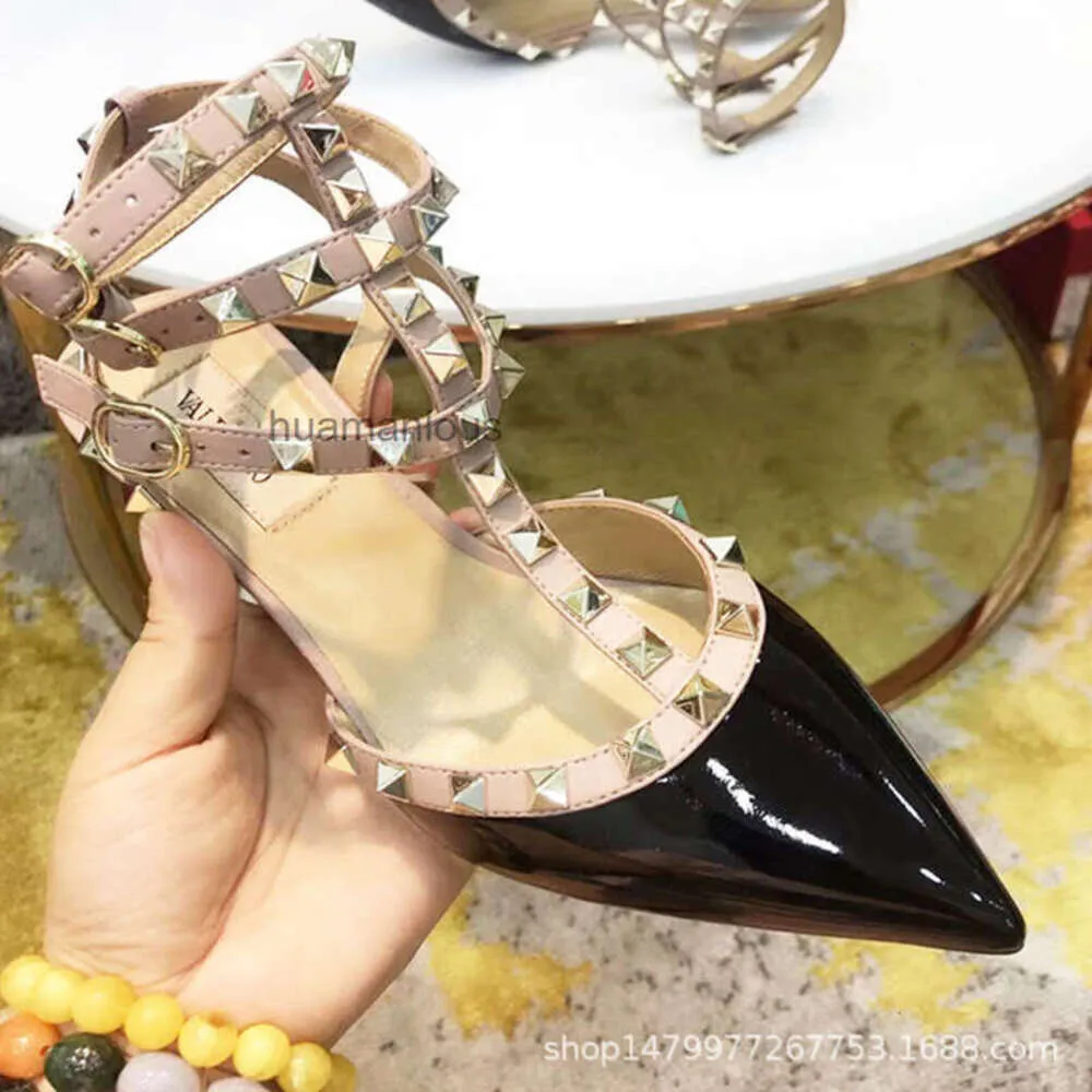 Donne Sandals Shoe Pump Nuovo designer di tacchi ad alto livello Valenstino Rivetiti in pelle appuntita Slip Fashion Charm Summer Tach Studs Rzui