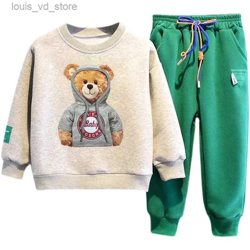 Vêtements Ensembles automne bébé fille garçon vêtements ensembles enfants sports de dessin animé ours sweat-shirt et pantalon coup de pied en deux pièces Cotton Tracksuit T240415