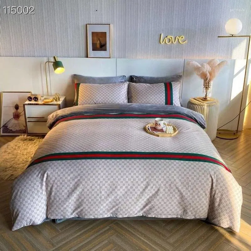 Bedding Sets Bedroom Bed Four-piece Set European-style Thick Plus Velvet Cotton Duvet Cover Fashionable Simple Family El
