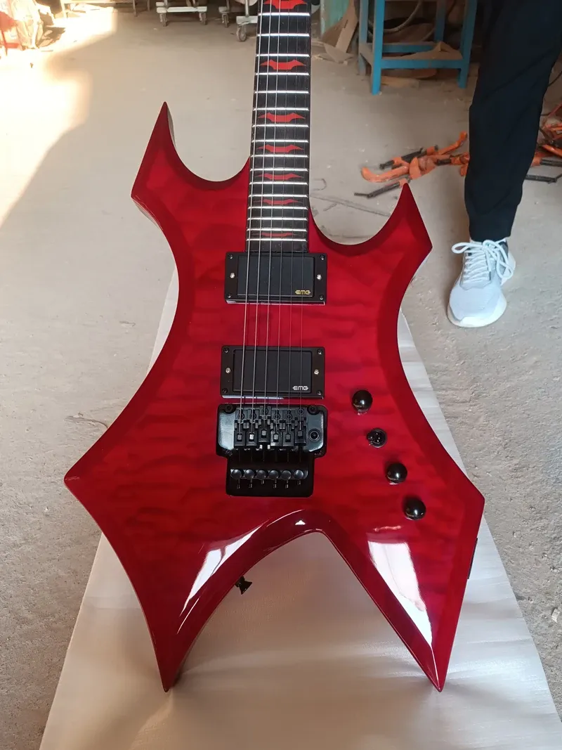 Gitaar Custom B C Elektrische gitaar met rood gewatteerde Maple Tips Red Bat Benebord en Nail Head -gitaar